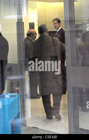 Nick Clegg che arrivano al gruppo del Partito europeo dei liberali