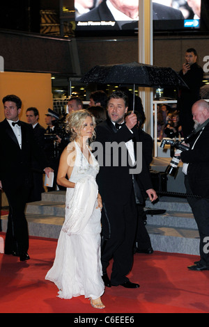 Danielle Spencer, Russell Crowe 2010 Festival Internazionale del Cinema di Cannes - Giorno 1 - "Robin Hood' premiere - Partenze Cannes, Foto Stock