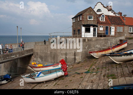 Barche da pesca sulla rampa di Sheringham Norfolk Foto Stock