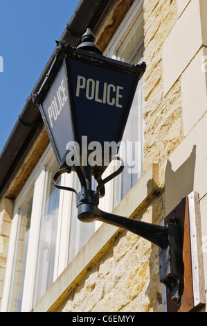 Polizia blu lampada sull'esterno di un inglese della stazione di polizia Foto Stock