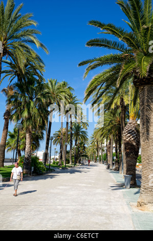 Lungomare di Sitges vicino a Barcelona, Spagna Foto Stock