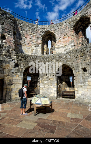 L'interno del La Torre di Clifford, parte superstite di York Castle in York, North Yorkshire, Inghilterra Foto Stock