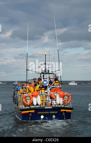 Seahouses scialuppa di salvataggio, la grazia RNLB foglie di Darling Harbour, Seahouses, Northumberland, England, Regno Unito Foto Stock