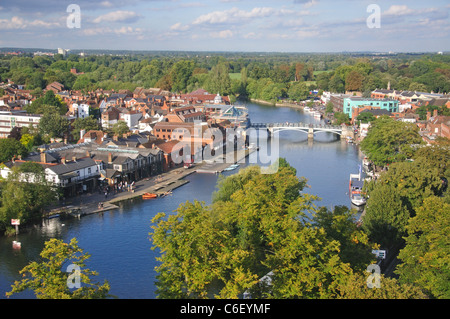 Vista del fiume Tamigi da Royal Windsor ruota di osservazione, Windsor, Berkshire, Inghilterra, Regno Unito Foto Stock