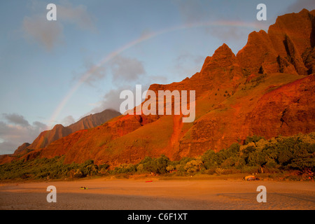 Sunset, Rainbow, Kalalau Beach, Costa Napali, Kauai, Hawaii Foto Stock