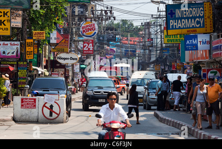 La strada principale della spiaggia di Chaweng, Ko Samui, Tailandia Foto Stock