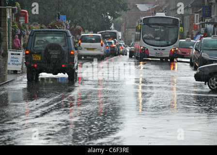 Glastonbury, Maddalena Street sotto la pioggia, Regno Unito Foto Stock