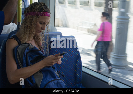 Gerusalemme Light Rail Transit System ha servito quasi mezzo milione di passeggeri in sua prima settimana. Gerusalemme, Israele. 28/08/2011 Foto Stock