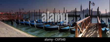 Panorama delle gondole a Venezia Foto Stock