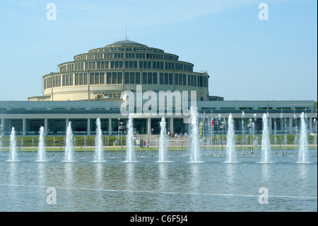 Fontana e Hala Stulecia Centenari Hall Jahrhunderthalle Wrocław Bassa Slesia Polonia Foto Stock