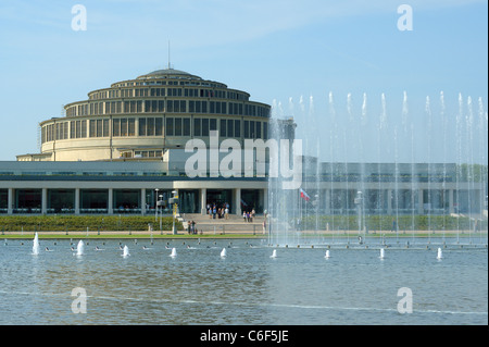 Fontana e Hala Stulecia Centenari Hall Jahrhunderthalle Wrocław Bassa Slesia Polonia Foto Stock