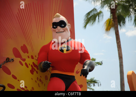 Mr Incredibile il Walt Disney World Resort pixar pals conto alla rovescia per la parata di divertimento studios di Hollywood Foto Stock