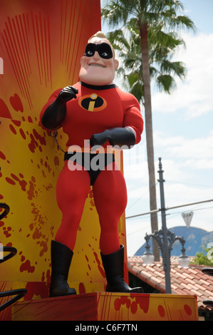 Mr Incredibile il Walt Disney World Resort pixar pals conto alla rovescia per la parata di divertimento studios di Hollywood Foto Stock