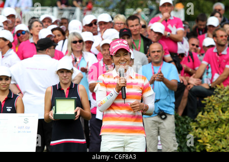 Golf : Ai Miyazato (JPN) parla dopo aver vinto l'Evian Masters. Foto Stock