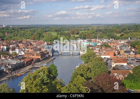 Vista del fiume Tamigi da Royal Windsor ruota di osservazione, Windsor, Berkshire, Inghilterra, Regno Unito Foto Stock