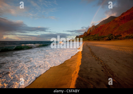 Sunset, Rainbow, Kalalau Beach, Costa Napali, Kauai, Hawaii Foto Stock