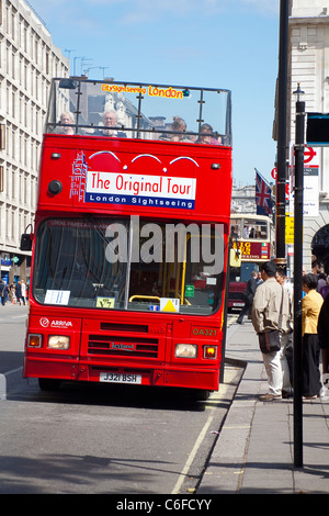 Londra, Piccadilly a Londra tour bus Agosto 2011 Foto Stock