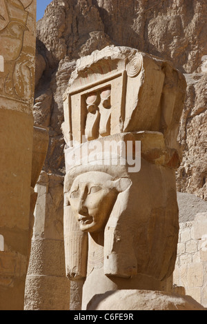 Dea Hathor, Hatshepsut Tempio di Luxor in Egitto. Foto Stock