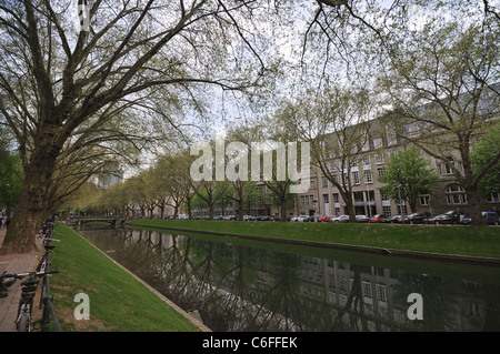 Königsallee (aka "Kö"). Famoso quartiere dello shopping tramite i suoi lussuosi negozi di moda. La città di Düsseldorf. Renania del Nord - Westfalia. Germania. Foto Stock