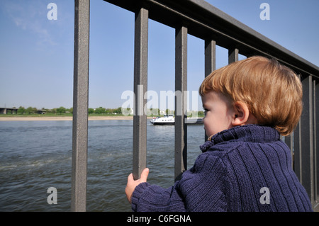 Banca di Reno (riva destra). La città di Düsseldorf. Renania del Nord - Westfalia. Germania. Foto Stock
