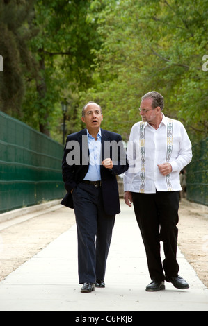 Presidente Felipe Calderon con Peter Greenberg nel parco in Morelia, Messico Foto Stock