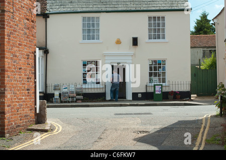 Edicola negozio in High Street, Dedham, Essex Foto Stock