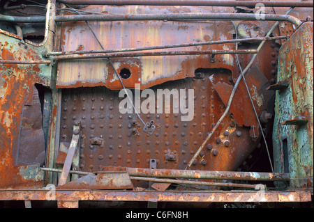 Rusty la caldaia a vapore di abbandono di vapore locomotiva a motore Foto Stock