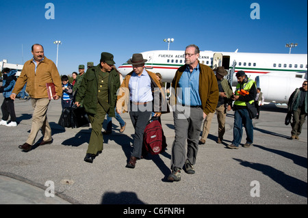 Presdient Calderon e Peter Greenberg in atterraggio a Chihuahua Foto Stock