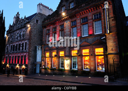 The Scotch Whisky Experience e il fascino ristorante sul Royal Mile di Edimburgo, Scozia Foto Stock