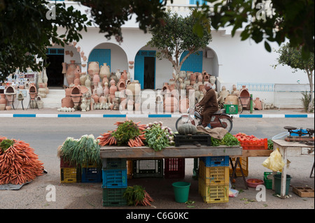 Scena di strada. Guellala. Djerba. La Tunisia. Il Nord Africa Foto Stock