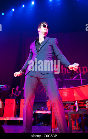 Robin Thicke suona dal vivo sul palco dell'Allstate Arena Rosemont, Illinois 03.03.10 Foto Stock