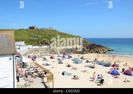 Estate in spiaggia Porthgwidden a St. Ives, Cornwall, Regno Unito Foto Stock