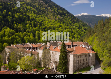 Il monastero di Rila, o il monastero di San Ivan di Rila, nella sua impostazione in Rila montagne. Originariamente del secolo XIV, l'UNESCO. La Bulgaria Foto Stock