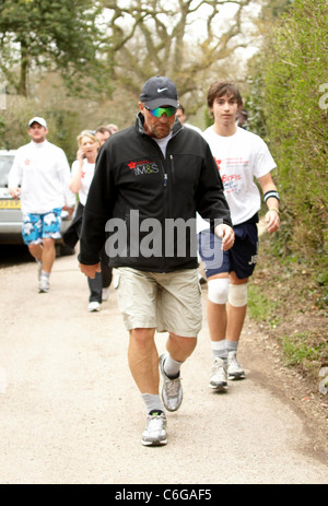 Sir Ian Botham giorno 5 del muscoloso della grande non ti scordar di me a piedi in aiuto della leucemia ricerca. Cricket legenda legenda Sir Ian Botham Foto Stock