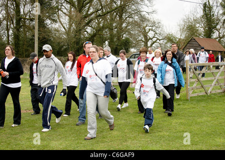 Atmosfera il giorno 5 del muscoloso della grande non ti scordar di me a piedi in aiuto della leucemia ricerca. Cricket legenda legenda Sir Ian Botham Foto Stock