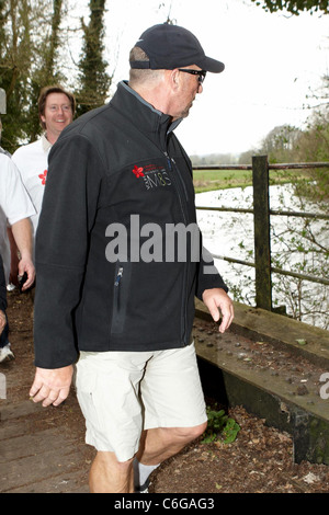 Sir Ian Botham giorno 5 del muscoloso della grande non ti scordar di me a piedi in aiuto della leucemia ricerca. Cricket legenda legenda Sir Ian Botham Foto Stock