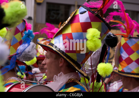 Fascia giocare al carnevale di Notting Hill Londra 2011 Inghilterra Gran Bretagna REGNO UNITO Foto Stock