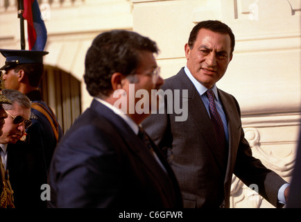 Il Presidente turco Turgut Ozal su una visita di stato in Egitto per colloqui con il Presidente egiziano Hosni Mubarak. Foto Stock