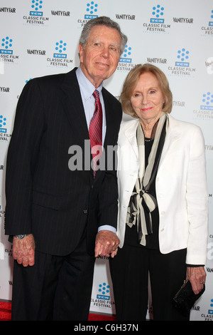 Robert Osborne e Eva Marie Saint TCM Classic Film Festival apertura notturna - "è nata una stella' Premiere detenute al Mann's Foto Stock