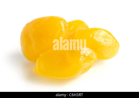 Essiccati limoni in sciroppo di zucchero close-up isolate su sfondo bianco Foto Stock
