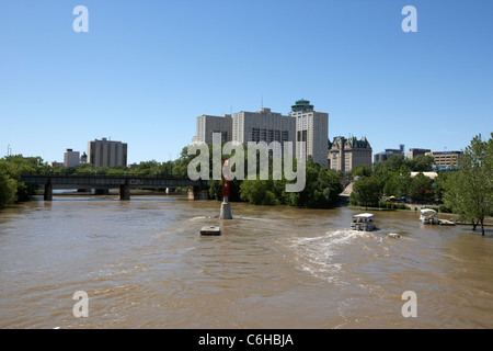 Assiniboine fiume in piena presso il porto storico nelle forcelle Winnipeg Manitoba Canada Foto Stock