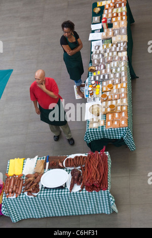 Vista aerea di un display di cibo in una struttura Morningside, Sandton shopping mall Foto Stock