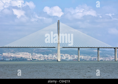 Dal ponte Vasco da Gama und Tower, Parque das Naçoes (Parco delle nazioni), Lisbona, Portogallo Foto Stock