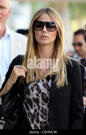 Heidi Klum visto riprese per il reality show televisivo "il prossimo Germania Top Model' su Rodeo Drive a Beverly Hills. Los Foto Stock