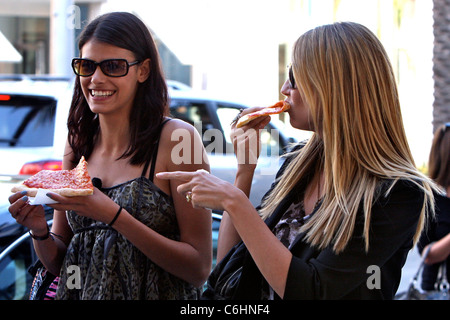 Heidi Klum visto riprese per il reality show televisivo "il prossimo Germania Top Model' su Rodeo Drive a Beverly Hills. Los Foto Stock