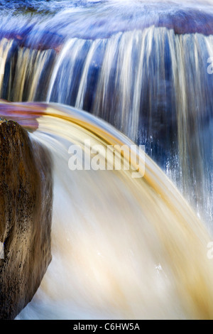 Le cascate Inferiori a Wain Wath vigore Swaledale Yorkshire Dales Inghilterra Foto Stock