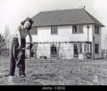 MARGARET LOCKWOOD (1916-1990) film inglese attrice al suo Roehampton home nel 1942 Foto Stock