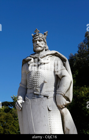 Statua del re Dom Afonso Henriques (1110 - 1185) a Lisbona, Portogallo. Foto Stock