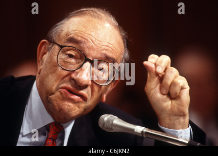 Federal Reserve Chairman Alan Greenspan testimonia in congresso sulle fusioni bancarie in Washington, DC. Foto Stock