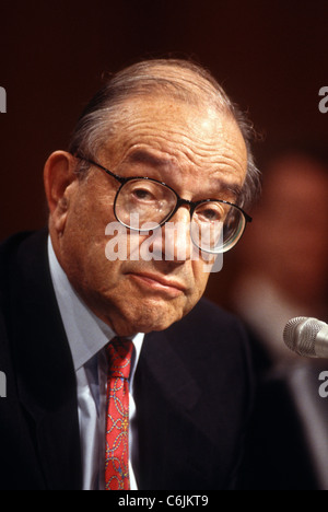 Federal Reserve Chairman Alan Greenspan testimonia in congresso sulle fusioni bancarie in Washington, DC. Foto Stock